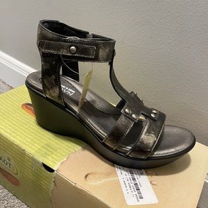 Naot flirt metal leather wedge size 38